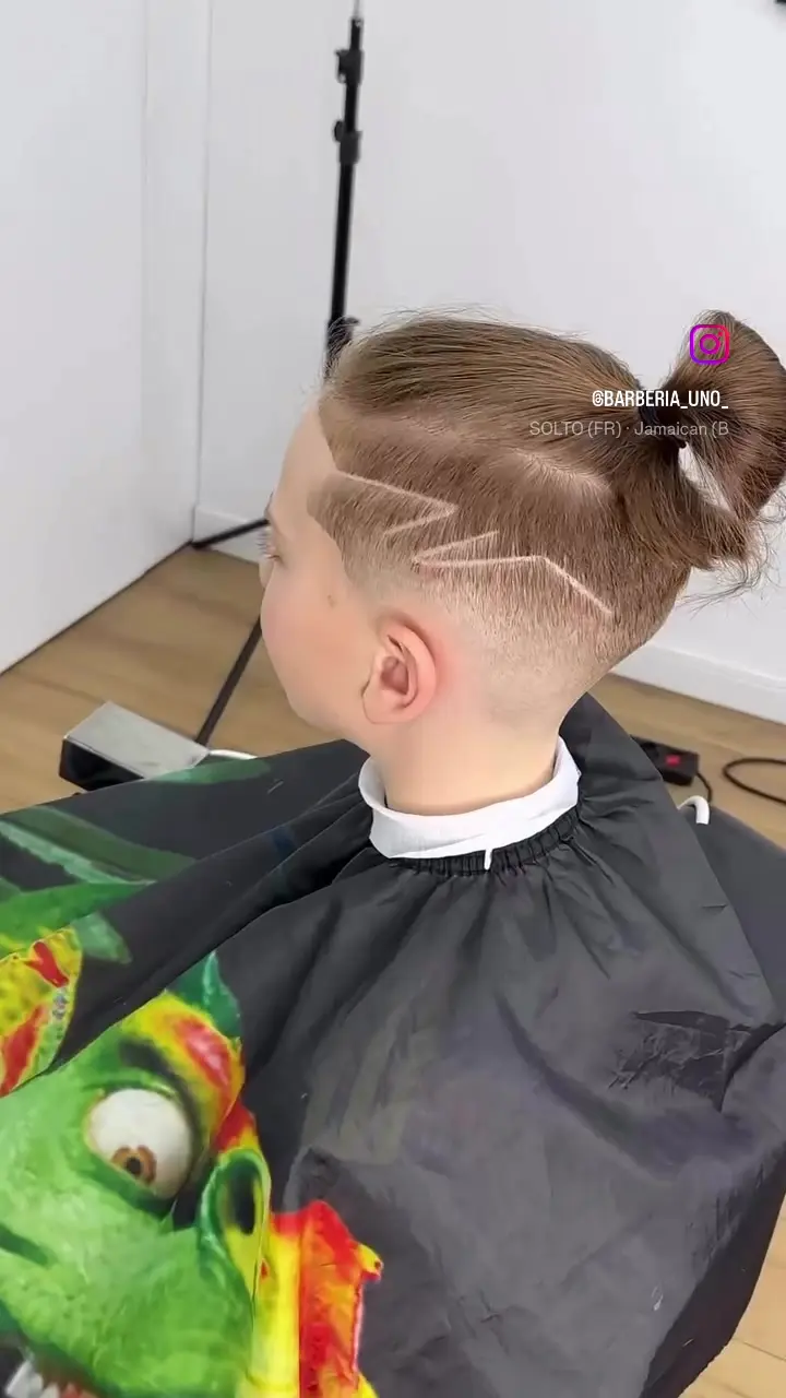Tunsoare modernă executată la BARBERIA UNO Cluj.